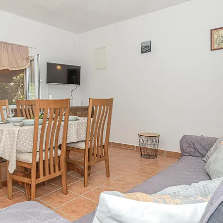 One-bedroom In ビリセ